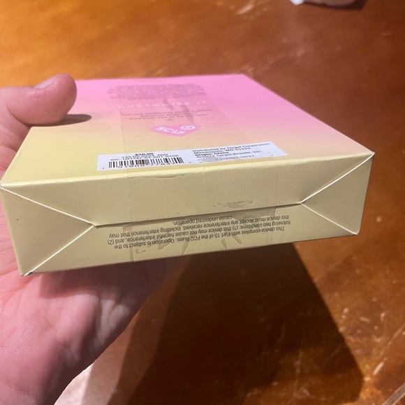 Free gift with purchase! Stoney Clover Lane x Target Palm Power Bank - Picture 3 of 3